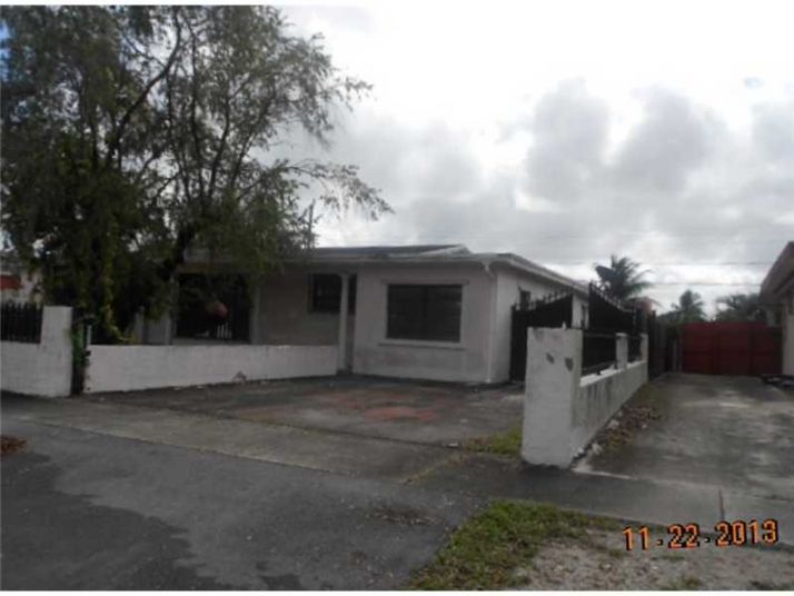 844 W 72 PL, Hialeah, FL 33014