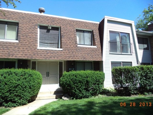 2711 Hobson Rd Apt 5, Woodridge, IL 60517