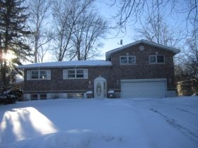 615 Willow Rd, Wauconda, IL 60084