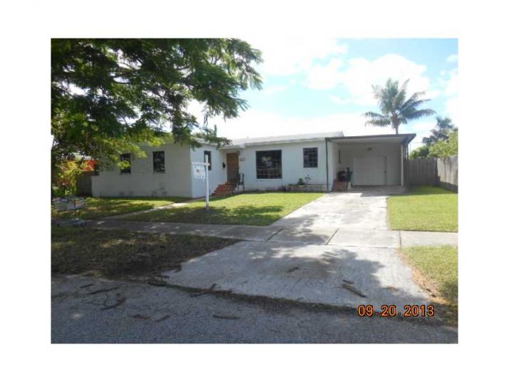 8550 SW 27 LN, Miami, FL 33155