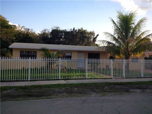 830 NE 155 TE, Miami, FL 33162