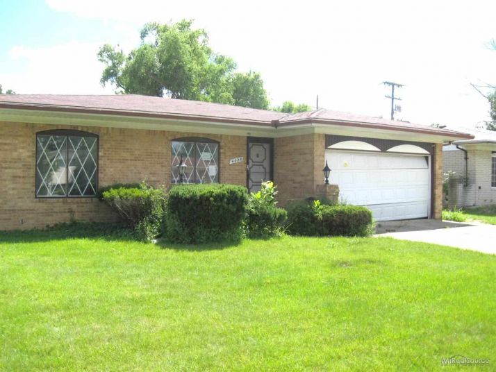 4028 Lin Dr, Sterling Heights, MI 48310