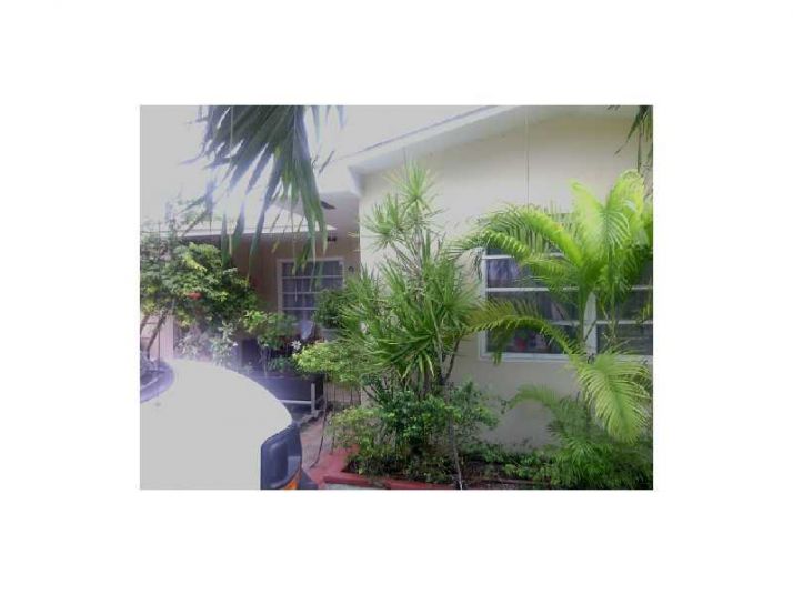 1571 W 2 AV, Hialeah, FL 33010