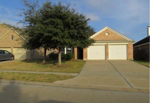 2111 Breezeway Ln, Pearland, TX 77584