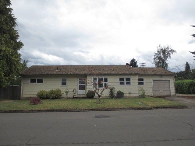 948 N 11th Street, Cottage Grove, OR 97424