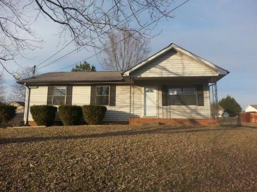 215 Al Oerter Dr, Clarksville, TN 37042