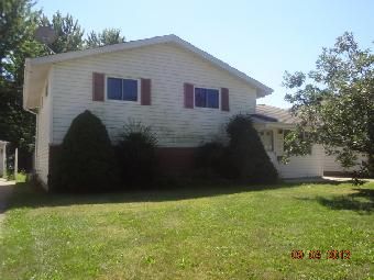 4114 Holl Ave, Sheffield Lake, OH 44054