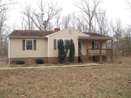 8421 Daybreak Dr, Amelia Court House, VA 23002