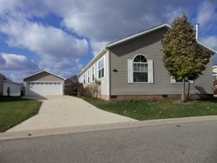 11941 Cedarbrook Dr, South Lyon, MI 48178