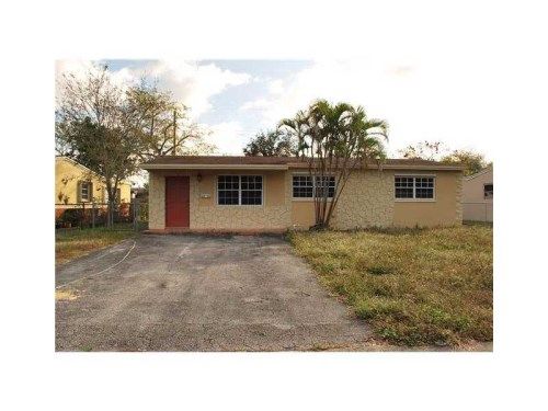 1221 N 72ND AV, Hollywood, FL 33024