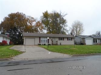 452 Illini Dr, Carol Stream, IL 60188