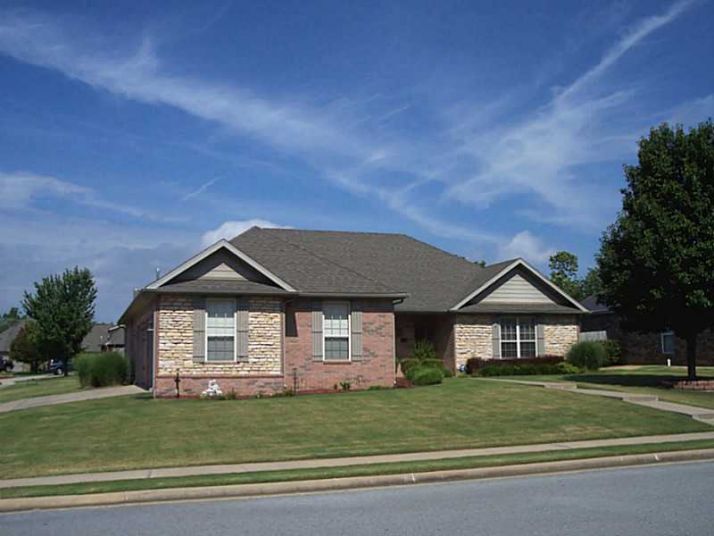 5708 BERRY FARM DR, Rogers, AR 72758