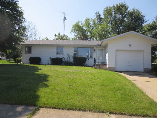 704 W 10th St, Belvidere, IL 61008