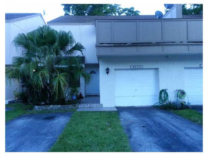 8252 NW 9TH ST # 4, Fort Lauderdale, FL 33324