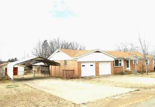 1404 Choctaw St, Arkoma, OK 74901