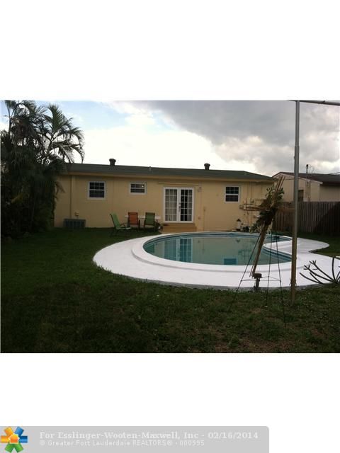 2427 LEE ST, Hollywood, FL 33020