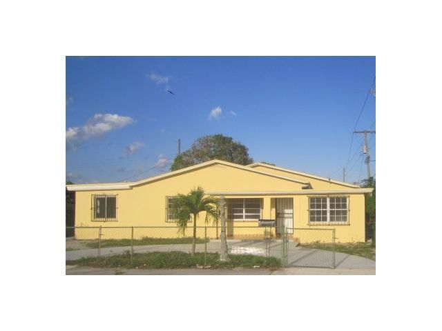 4925 E 9 CT, Hialeah, FL 33013