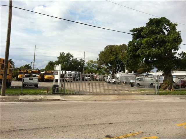 2750 SW 16 ST, Miami, FL 33145