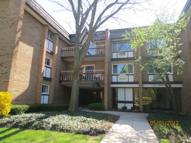 320 Claymoor Apt 3d, Hinsdale, IL 60521