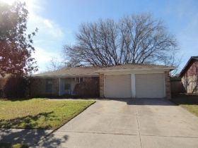 6905 Bennington Dr, Fort Worth, TX 76148