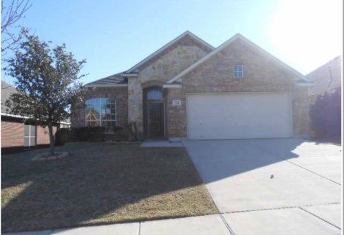 724 Red Elm Ln, Fort Worth, TX 76131