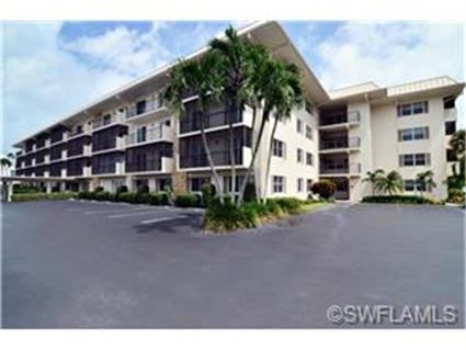 3200 Gulf Shore Blvd N #215, Naples, FL 34103