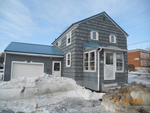 39 Parsons St, Presque Isle, ME 04769