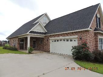 647 Trails End Cir, Bonaire, GA 31005