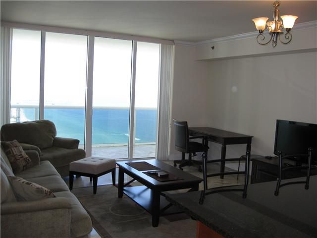 1830 OCEAN DR # 3712, Hallandale, FL 33009