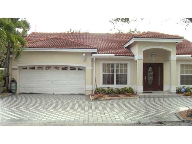 8958 NW 189 TE, Hialeah, FL 33015