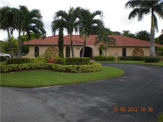 20111 RED RN, Hialeah, FL 33015