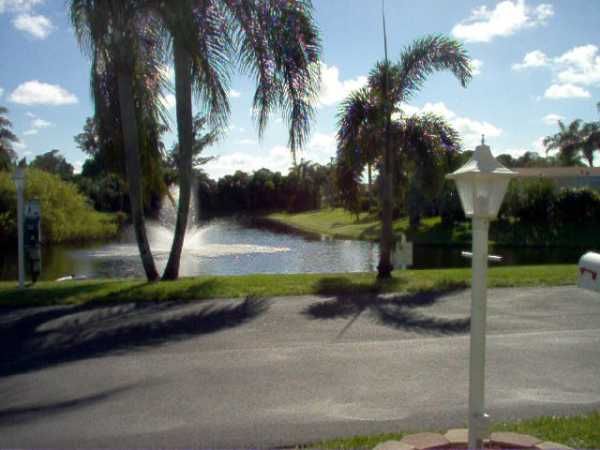 6134 Palm Breezes Dr, Lake Worth, FL 33462