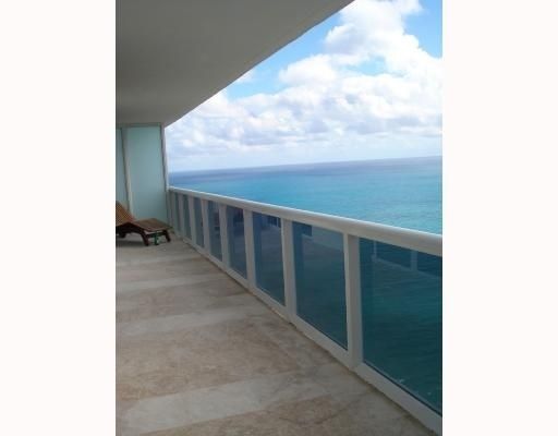 1830 S Ocean Dr # 4304, Hallandale, FL 33009