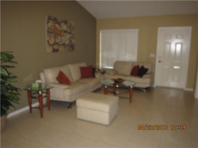 117 SE 3RD AV # 2, Hallandale, FL 33009