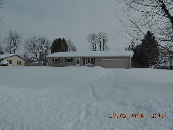 410 N Meadow Ln, Kendallville, IN 46755