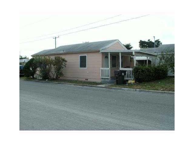 202 S E St, Lake Worth, FL 33460