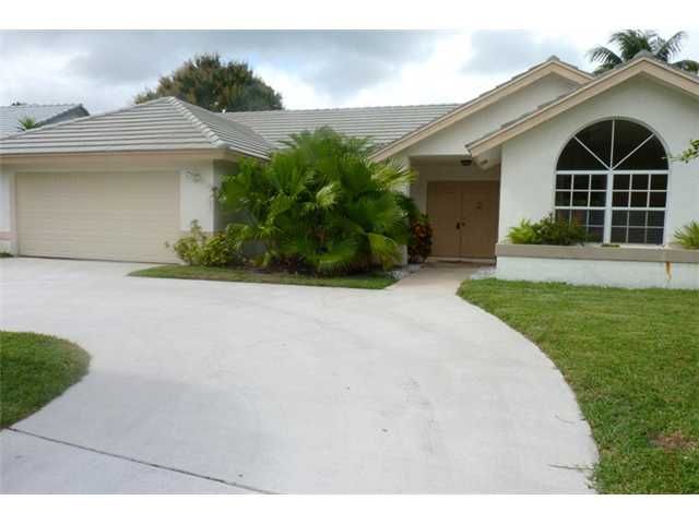 2 Aspen Ct, Boynton Beach, FL 33436