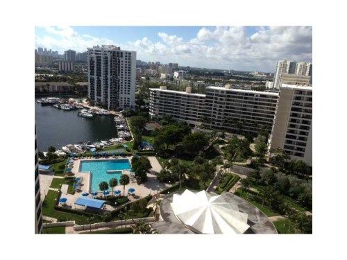 2500 Parkview Dr # 2017, Hallandale, FL 33009