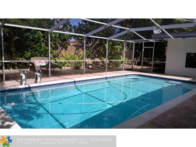 3421 N HILLS DR, Hollywood, FL 33021