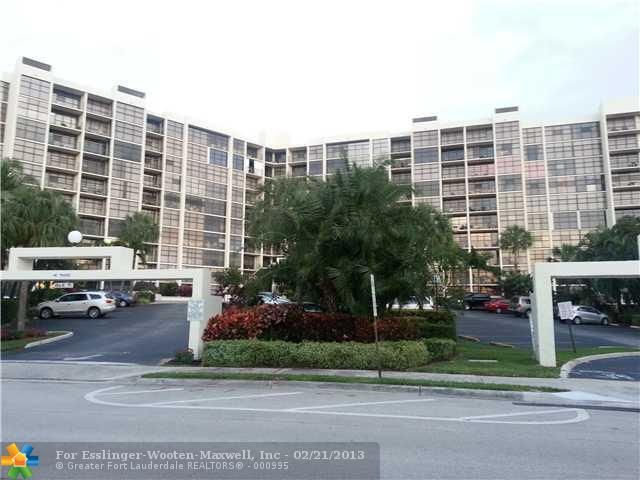 600 PARKVIEW DR # 322, Hallandale, FL 33009