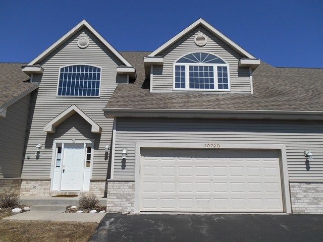 1072 B Quinlin Dr, Pewaukee, WI 53072