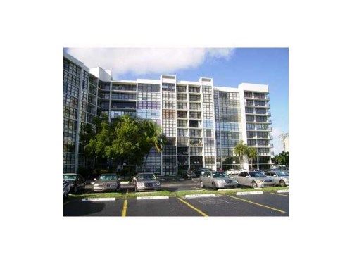 800 PARKVIEW DR # 226, Hallandale, FL 33009