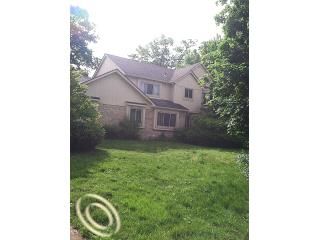 4972 W Pond Cir, West Bloomfield, MI 48323