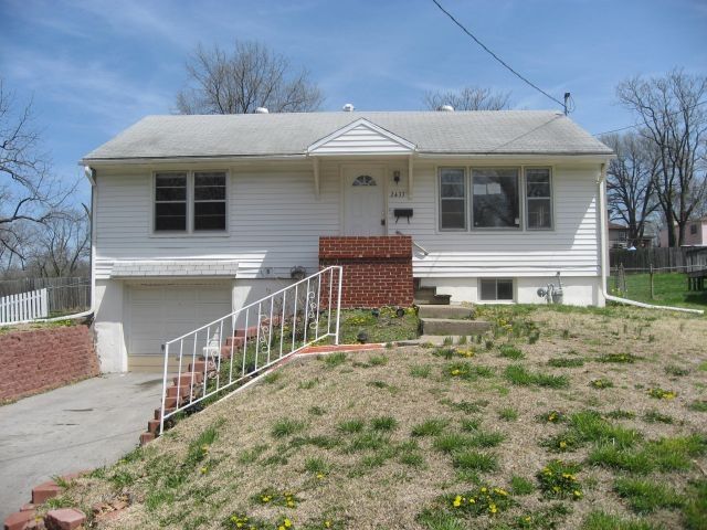 2437 N 36th St, Kansas City, KS 66104