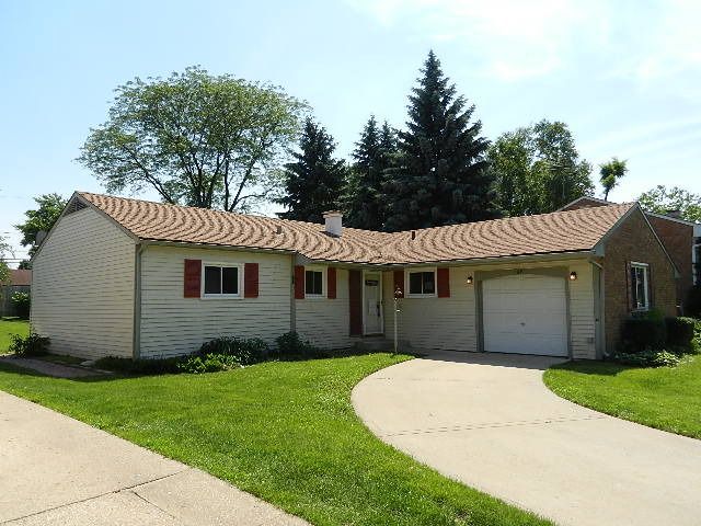 67 Cambridge Ln, Glendale Heights, IL 60139