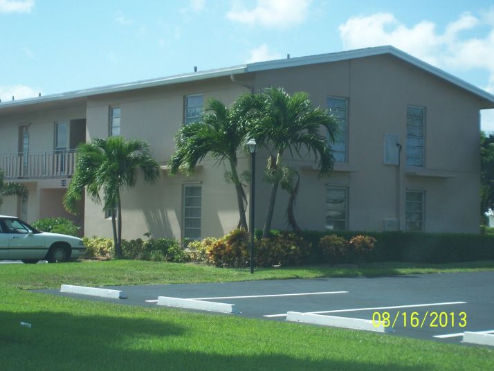 315 Circle Dr S Unit 102, Boynton Beach, FL 33435