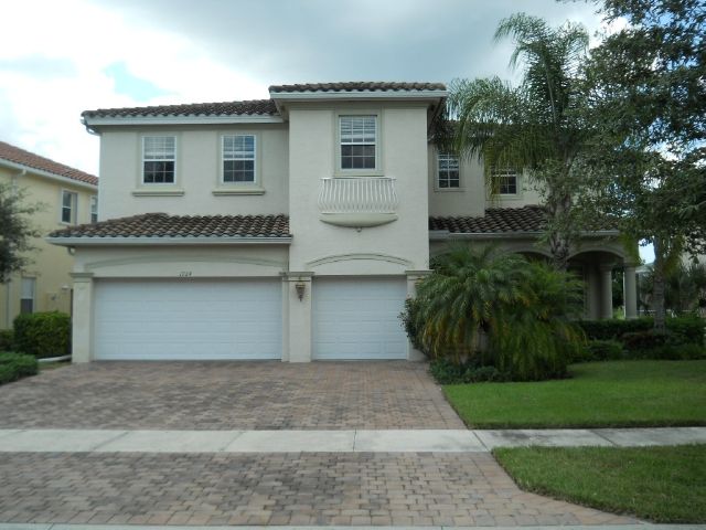 1724 Birdie Dr, Naples, FL 34120