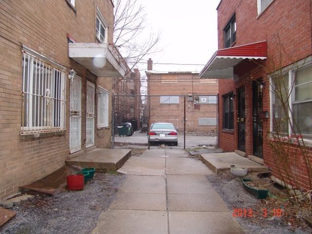 8212 S Dobson Ave Apt E, Chicago, IL 60619