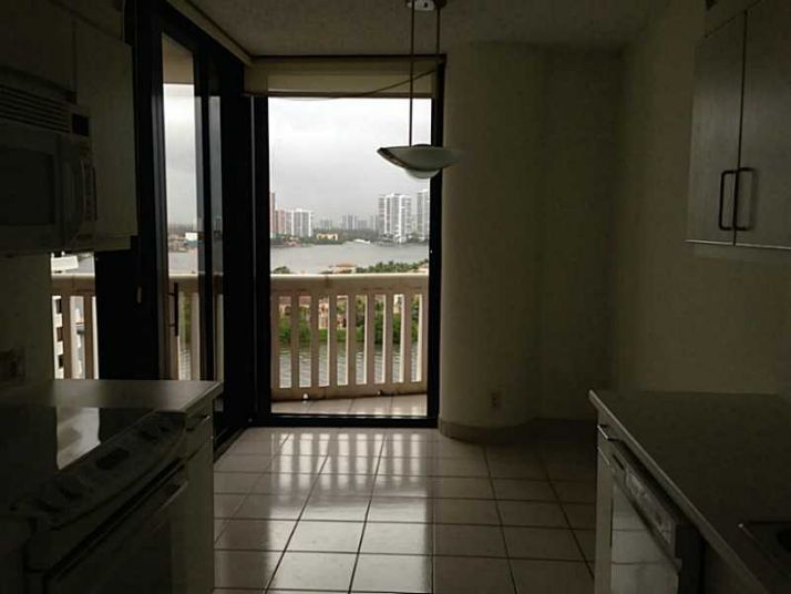 2800 ISLAND BL # 1205, North Miami Beach, FL 33160