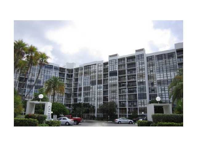 800 Parkview Dr Apt 101, Hallandale, FL 33009